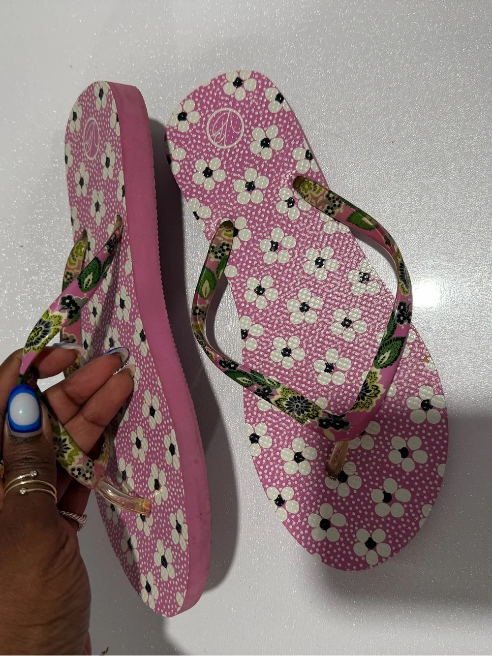 Vera Bradley Pink Floral Flip Flops — Size M (7-8)